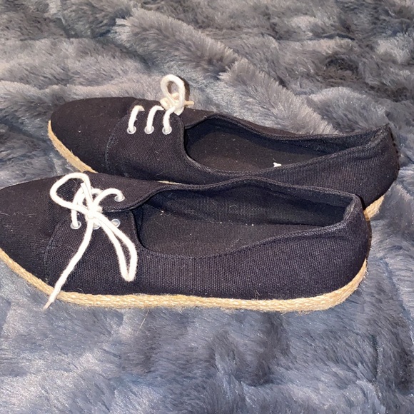 🔴Women’s Size 6.5 Canvas Shoe - Picture 3 of 4